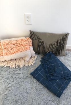 HOUSE DECOR- 2 throw blankets + 1 pillow