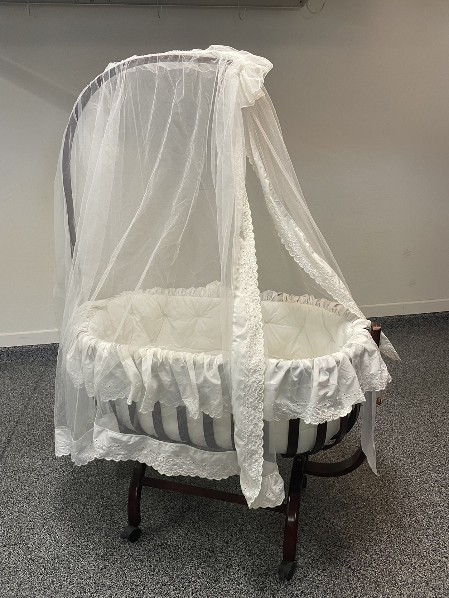 Bellini Baby Cradle/Bassinet. Comes complete as shown in photos $195