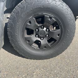 Oem Toyota Tacoma wheel set