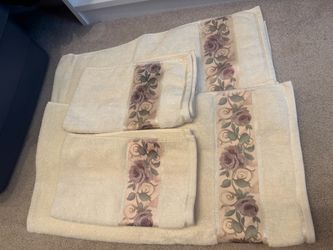 Croscill Towels and Accessories Set