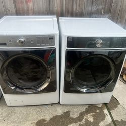 Kenmore Elite electric 220 volts front load washer and dryer with a three-month warranty in good condition. Free delivery in the Oakland area. Outside