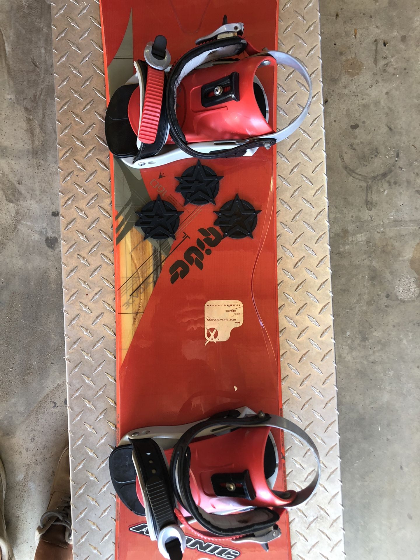 RIDE Decade Snowboard 160cm 62.5” X 10” Center X 11.5” Wide Tail/Nose