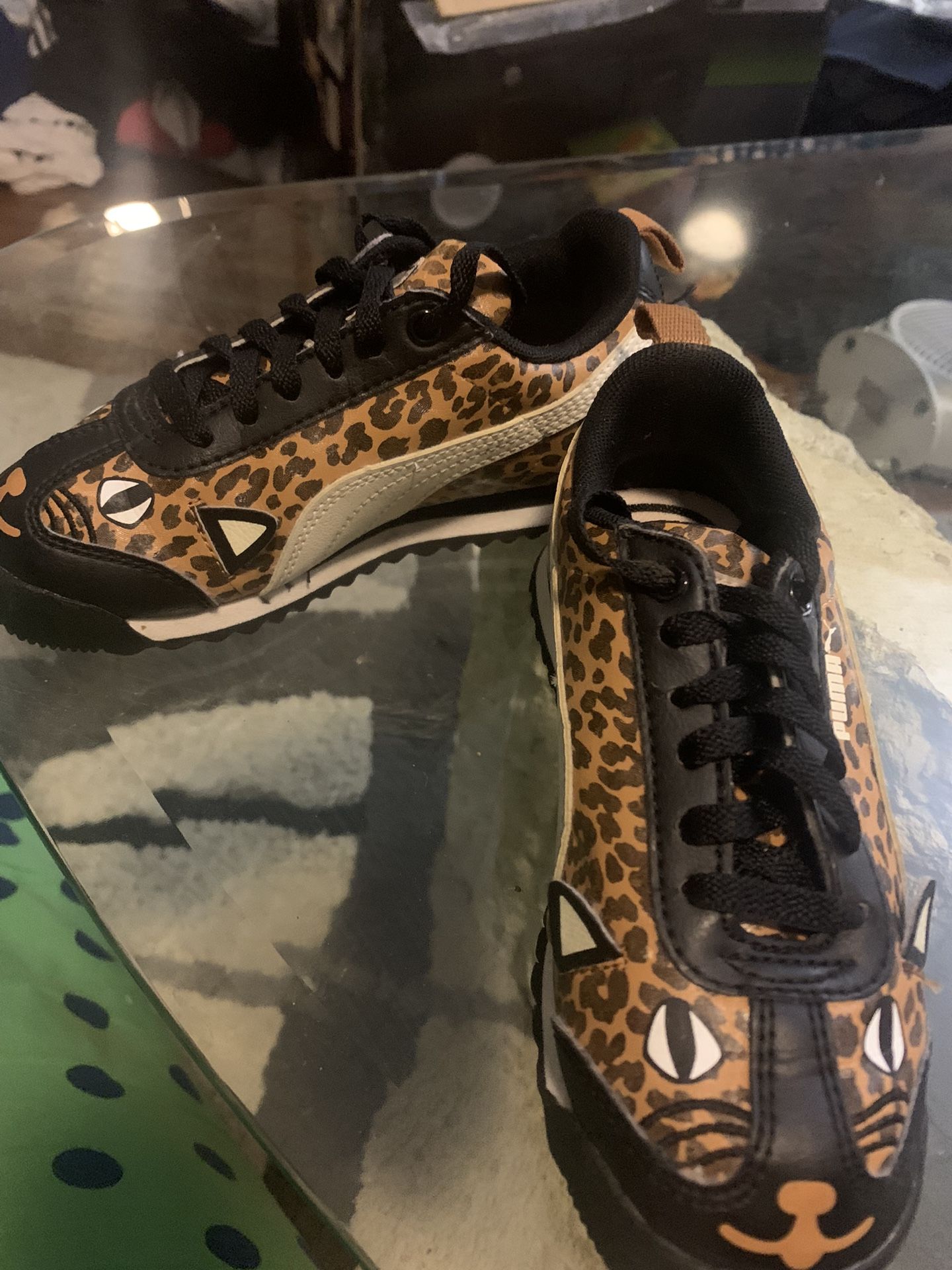 Girl Puma Shoe 10.5