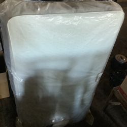Brand new baby mattress never been used not a stain or anything clean and sealed