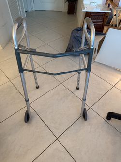 Walker With Adjustable Height - Lightweight