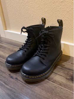 Dr./Doc Martens Junior 1460 Softy T Leather Lace-up Boots, size 2