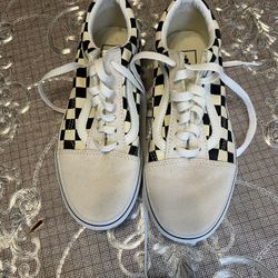 Vans. M5.5.  W 7 