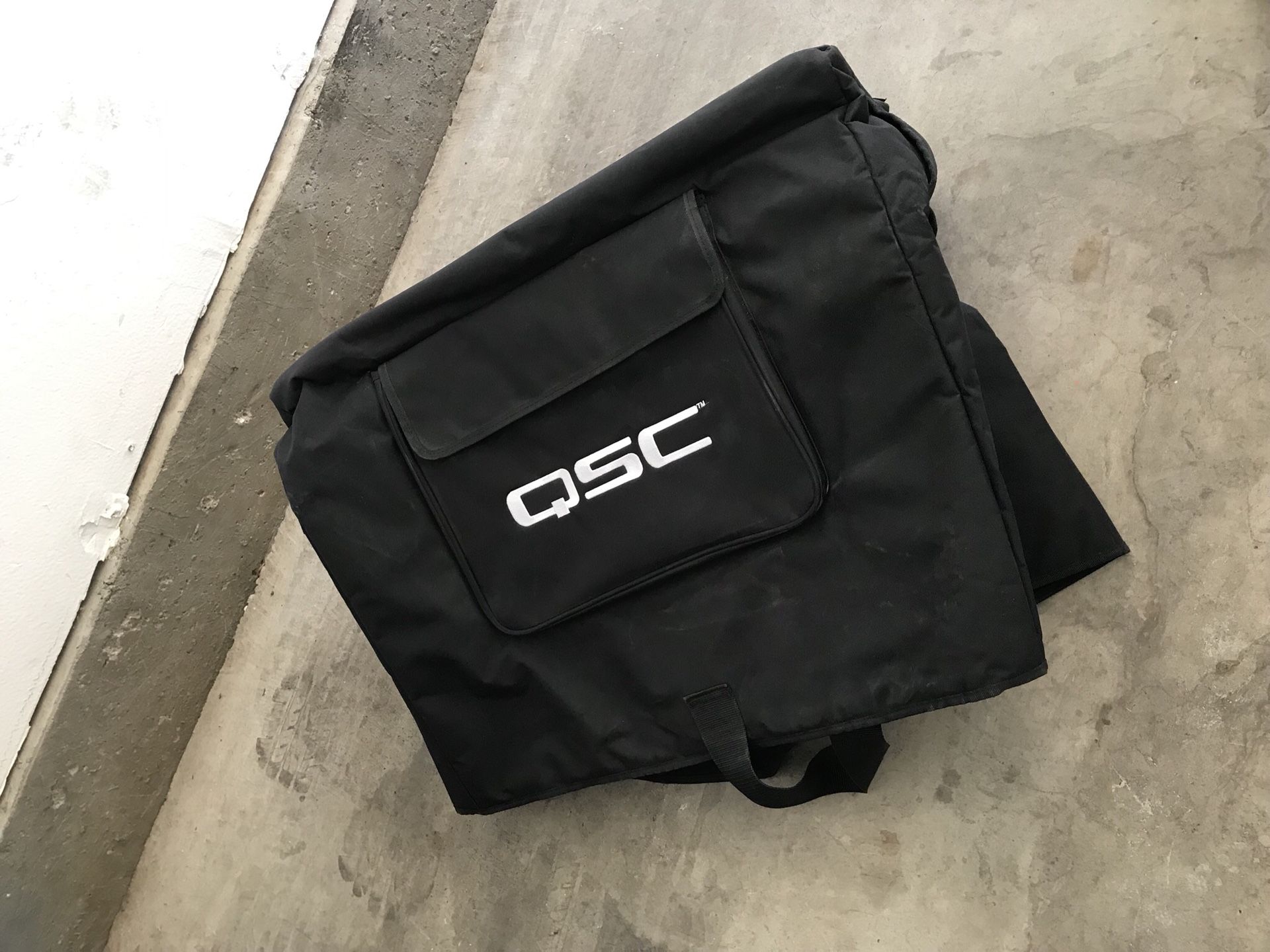 QSC KSub Cover