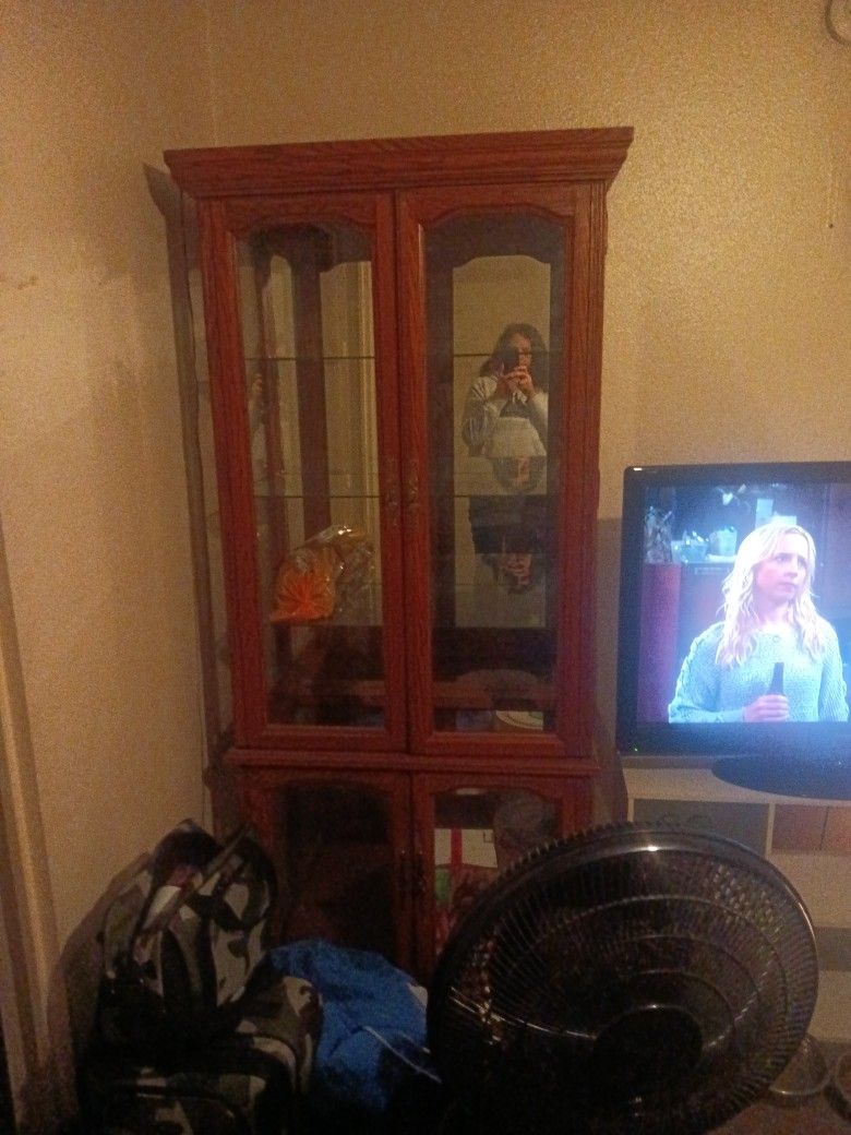 Glass Hutch 60.00 , OBO πποΈ