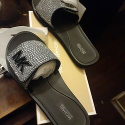Sandals size 9
