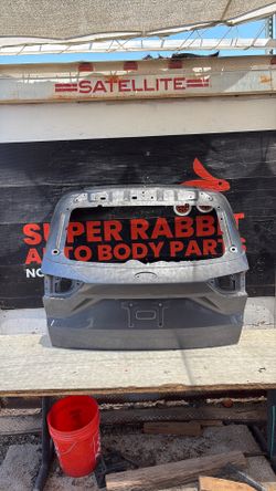 2020 Escape Tailgate Shell MINT CONDITION 2025