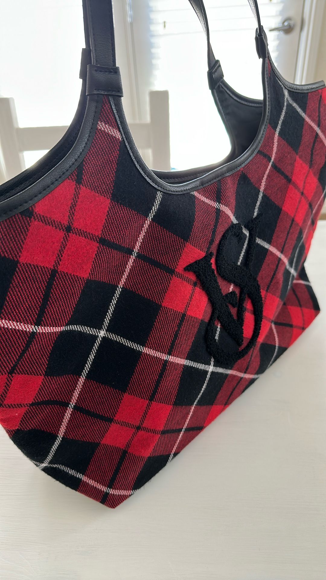  🆕 VS Victoria Secret Tote Travel Bag with Leather Handles Design Plaid White Black Red