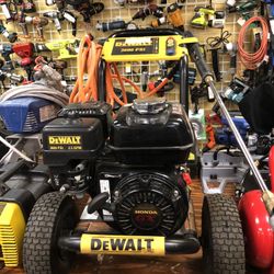 Dewalt 3600 PSI 2.5 GPM W/ Honda GX200 Engine