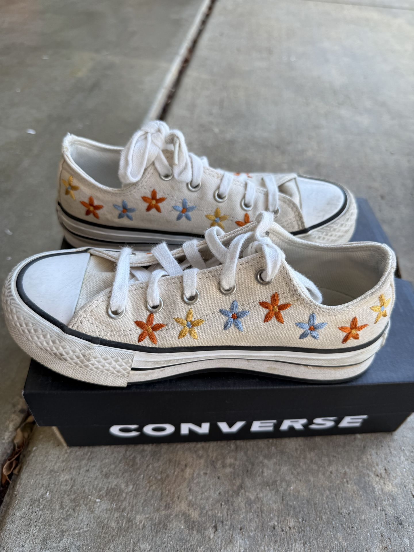 Converse Platforms Girls Flower Stitching Low Top