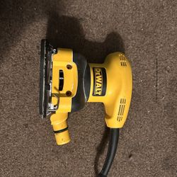 Dewalt D26441 1/4 Sheet Palm Sander
