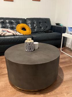 Round coffee table