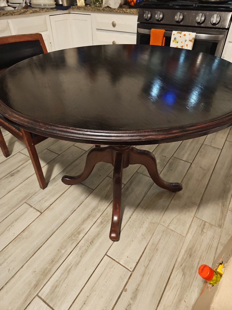 Round Diner Table