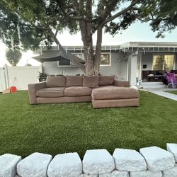 L-shaped sofa in very good condition