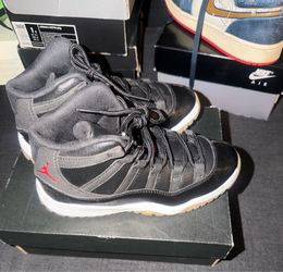 New and used shoes for school