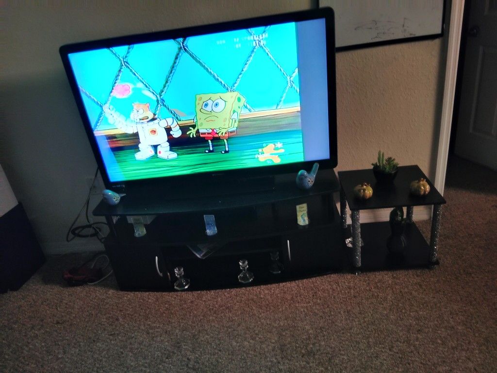 Tv Emerson 50g Is Good Tv With Remote And Table