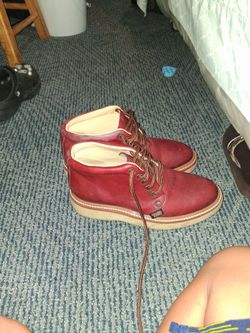 Shoes like boots