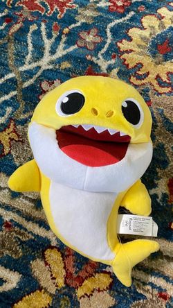 Singing puppet baby shark