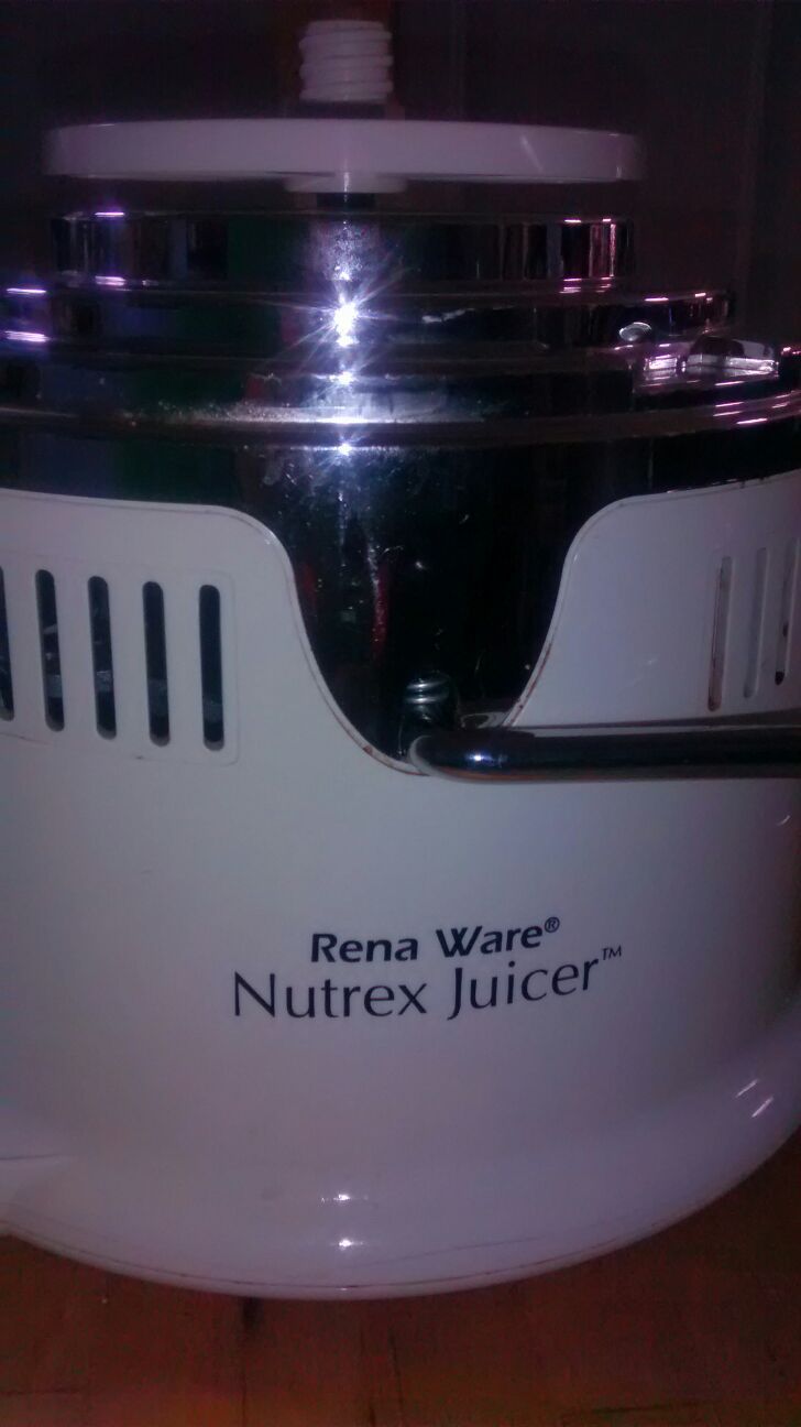 Rena Ware: Nutrex Press Juicer - English