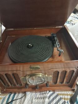 . Museum style radio with turn Table