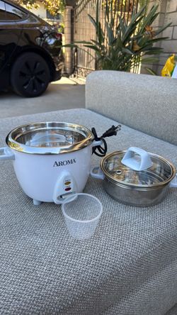 Small rice cooker