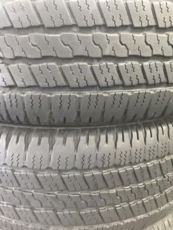 Tires, 275/60/20 Goodyear wrangler SRA