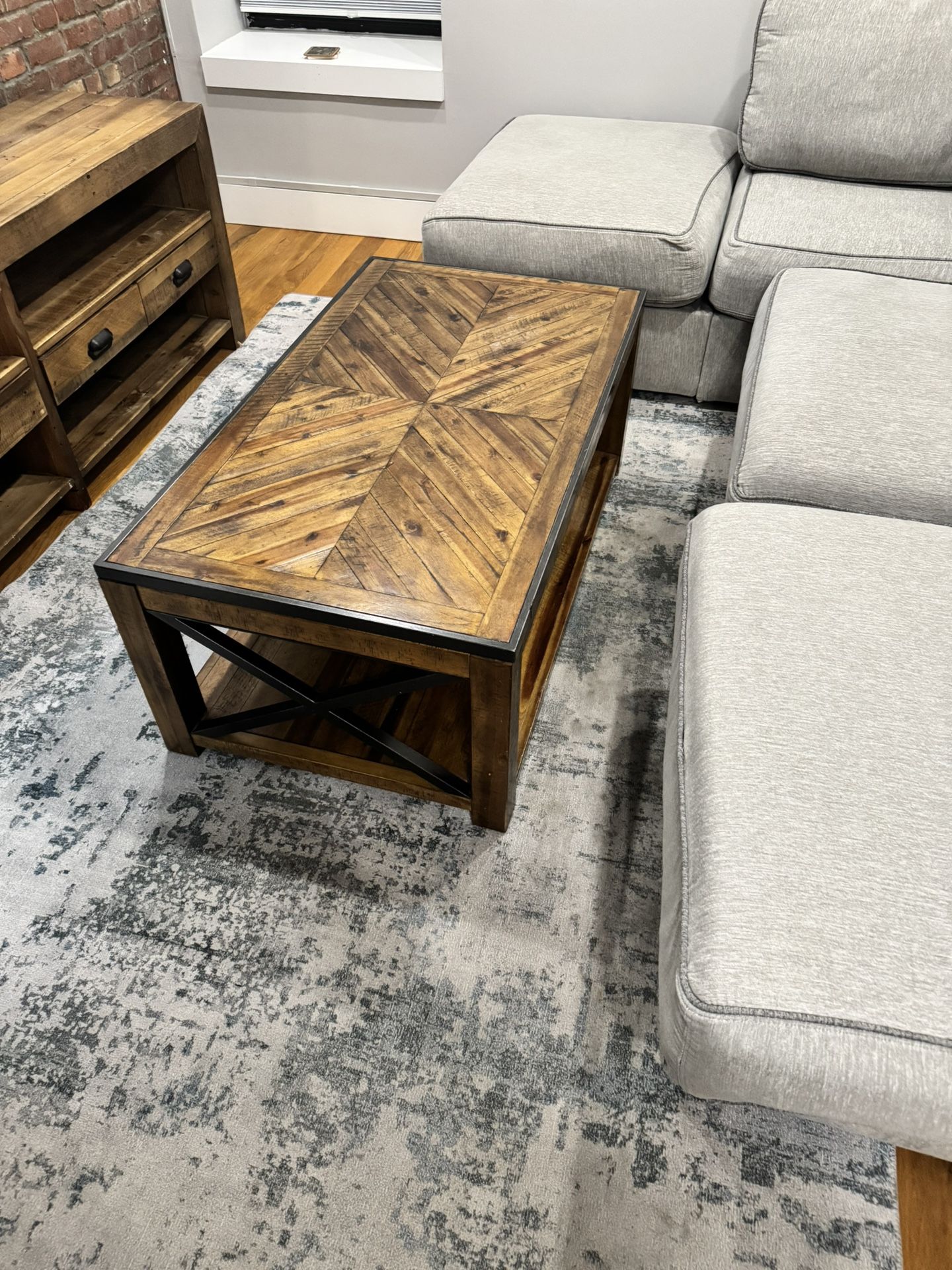 Rustic Lift-Top Coffee Table – Solid Wood w/ Storage Shelf