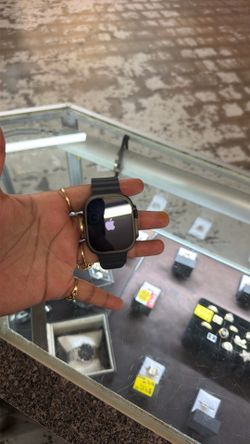 Black apple watch series ultra 2