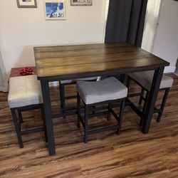 High-Top Dining Table with 4 Stools – Excellent Condition