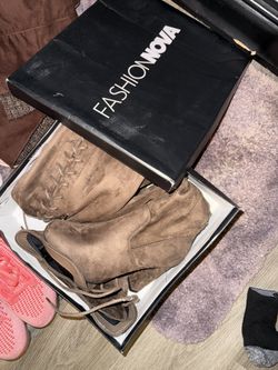 Womens FashionNOVA Size 7 1/2 Boots
