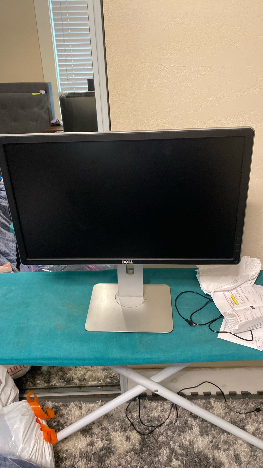 Dell P2214Hb 21.5” Monitor (No Power) – Adjustable Stand – DIY Repair or Parts