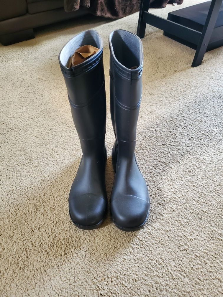 Size 11 new work/rain/mud boots with steel toe
