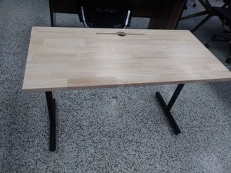 Desk Light wood. Desk 48/24