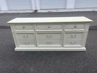 White solid 9 drawer dresser