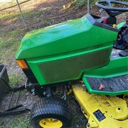 2000 John Deere 445 lawn tractor.