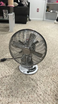Mini desk fan