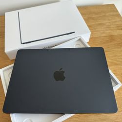 2024 M3 Chip MacBook w/Touch ID Liquid Retina Display 15” Air Lighter Than Pro 14” or 16” 2023 Apple Warranty 2025