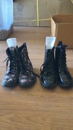 Girl boots used size 2 and 4