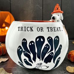 Rae Dunn Peanuts Snoopy Ghosts Trick or Treat Candy Cookie Bowl with Wizard Hat NWT