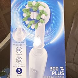 Oral B PRO 1000 Electric Toothbrush
