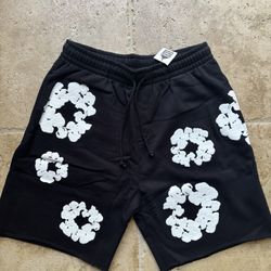 Denim Tears Shorts - Black On White Wreath M&L