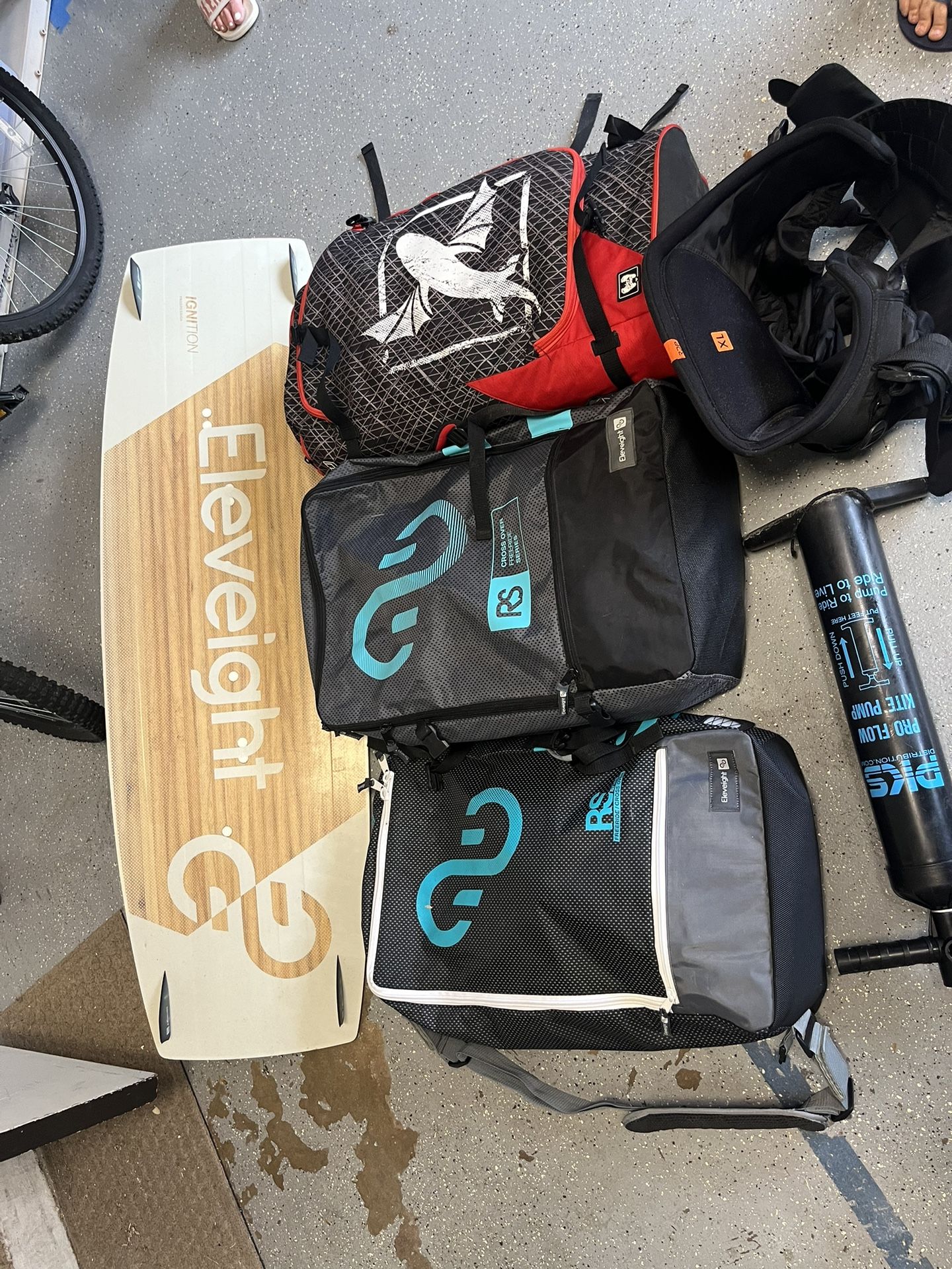 Eleveight Kite Surfing Equipment 2 Kites, Board, Harness,wetsuit, Etc