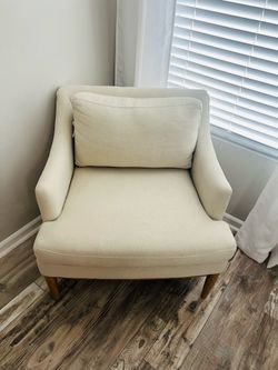 ACCENT CHAIR