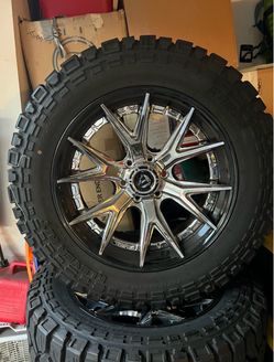 Fuel Fusion Forged Chrome Wheels with Kenda Klever MT Tires