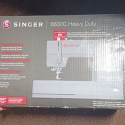 Singer 6600c Heavy Duty Sewing Machine And Rolling Sweing Cart