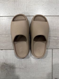 Tan Yeezys Slides